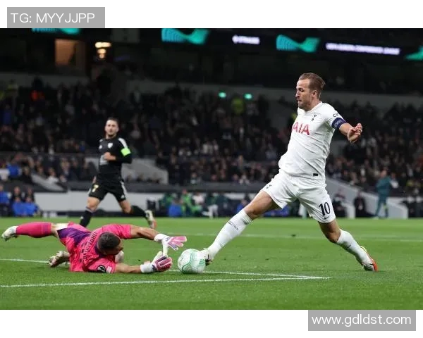 足球明星与残疾粉丝心灵相通感人瞬间温暖人心